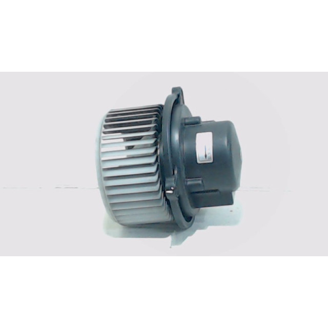 Kachel ventilator motor Kia Carens II (2002 - 2004) MPV 1.8i 16V (TED)