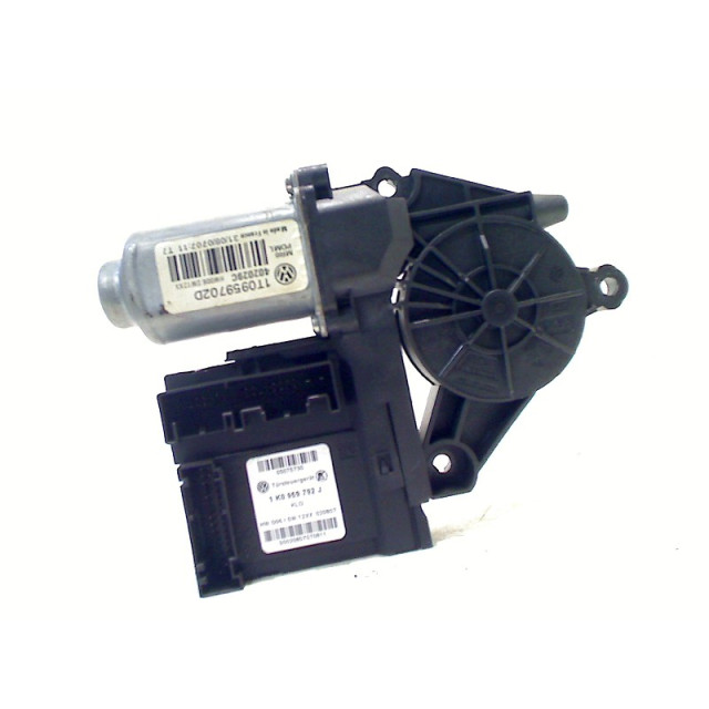 Motor raammechaniek elektrisch rechts voor Volkswagen Touran (1T1/T2) (2006 - 2010) MPV 1.9 TDI 90 (BXF)