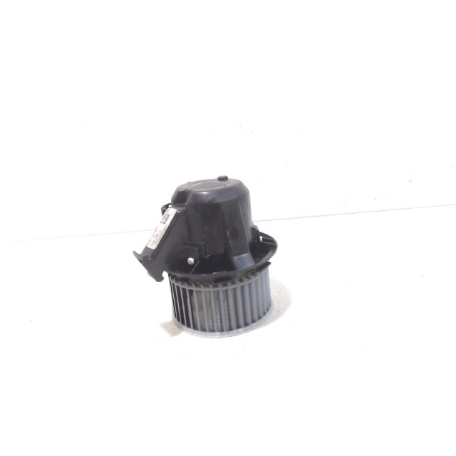 Kachel ventilator motor Smart Fortwo Coupé (451.53) (2014 - heden) Hatchback 1.0 12V (M281.920)