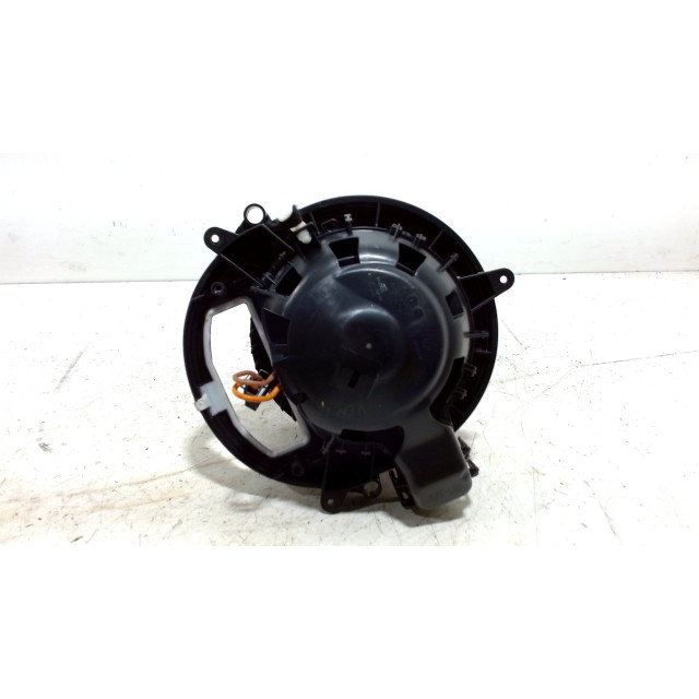 Kachel ventilator motor BMW 1 serie (F20) (2015 - 2019) Hatchback 5-drs 116d 1.5 12V TwinPower (B37-D15A)