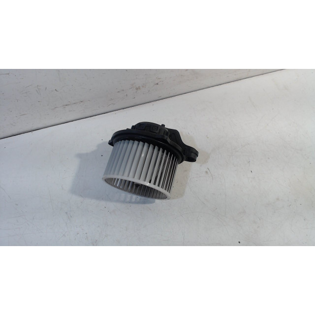 Kachel ventilator motor Kia Picanto (TA) (2011 - 2017) Hatchback 1.2 16V (G4LA5)