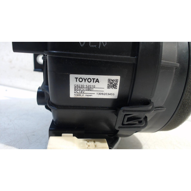 Ventilatorhuis Toyota Yaris III (P13) (2012 - 2020) Hatchback 1.5 16V Hybrid (1NZ-FXE)