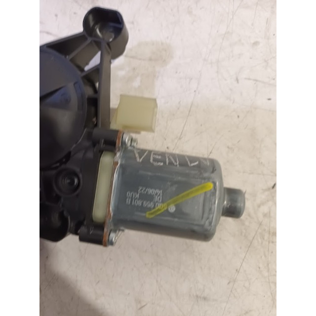 Motor raammechaniek elektrisch links voor Skoda Superb Combi (3V5) (2017 - heden) Combi 1.5 TSI Evo 16V (DPCA)