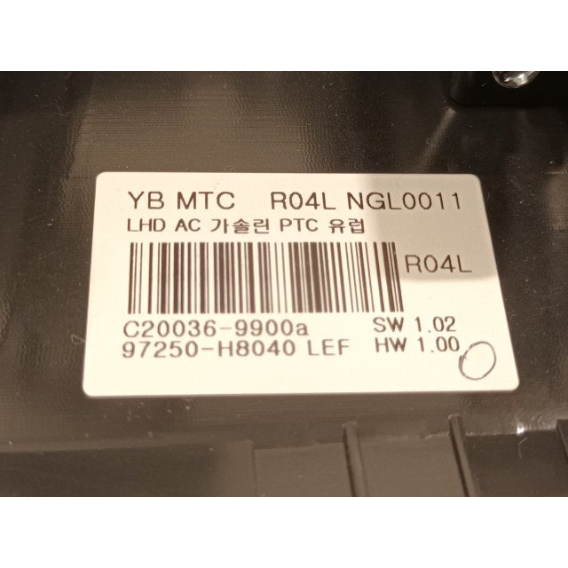 Bedieningspaneel kachel Kia Rio IV (YB) (2017 - 2020) Hatchback 1.0i T-GDi 100 12V (G3LC)