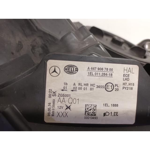 Koplamp rechts Mercedes-Benz Vito (447.6) (2014 - heden) Van 1.6 109 CDI 16V (OM622.951(R9M-503))