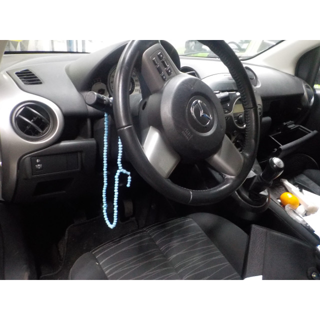 Motorkapscharnier links Mazda 2 (DE) (2007 - 2015) Hatchback 1.3 16V S-VT (ZJ46)