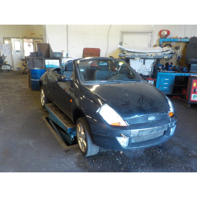 Remklauw links voor Ford StreetKa (2003 - 2005) Cabrio 1.6i (CDRB)