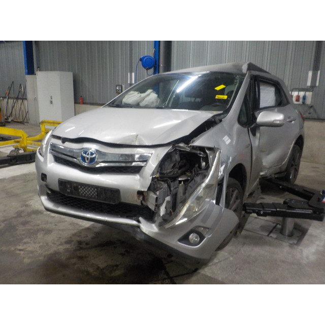 Ruitenwisserarm links voor Toyota Auris (E15) (2010 - 2012) Hatchback 1.8 16V HSD Full Hybrid (2ZRFXE)