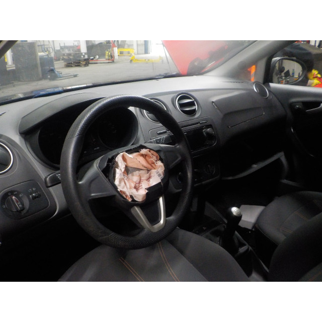 Voorscherm links Seat Ibiza IV (6J5) (2009 - 2011) Hatchback 5-drs 1.2 12V (CGPB)