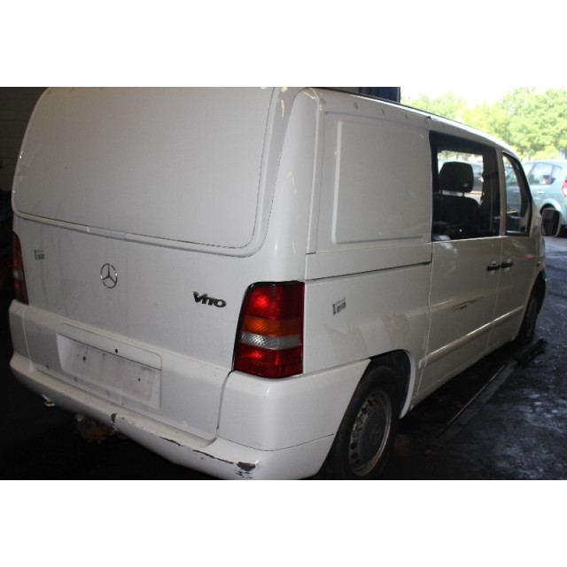 Motorkapscharnier links Mercedes-Benz Vito (638.1/2) (1999 - 2003) Bus 2.2 CDI 108 16V (OM611.980)