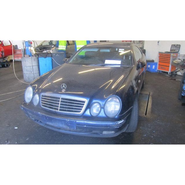 Stuurbekrachtiging pomp motor Mercedes-Benz CLK (W208) (1997 - 2002) Coupé 2.0 200 16V (M111.945)