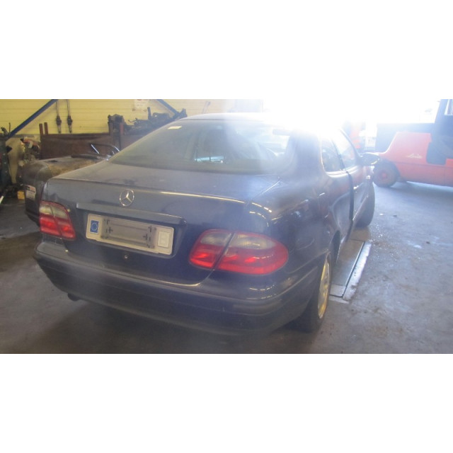 Stuurbekrachtiging pomp motor Mercedes-Benz CLK (W208) (1997 - 2002) Coupé 2.0 200 16V (M111.945)