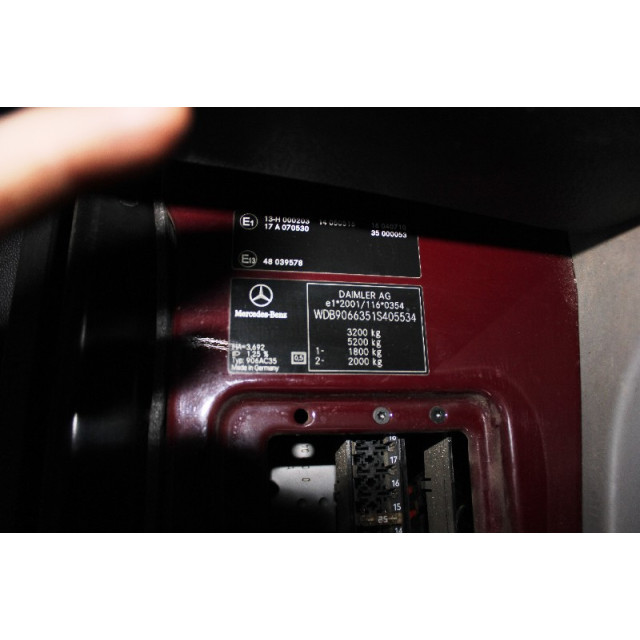 Slot mechaniek portier elektrisch centrale vergrendeling links voor Mercedes-Benz Sprinter 3/5t (906.73) (2006 - 2009) Sprinter 3t (906.71) Bus 211 CDI 16V (OM646.985)