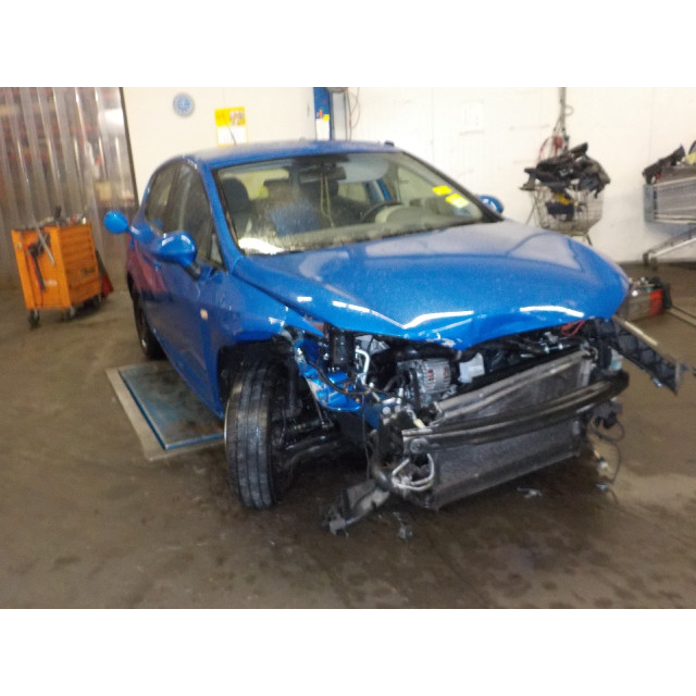 Radio bediening Seat Ibiza IV (6J5) (2010 - 2015) Hatchback 5-drs 1.2 TDI Ecomotive (CFWA)