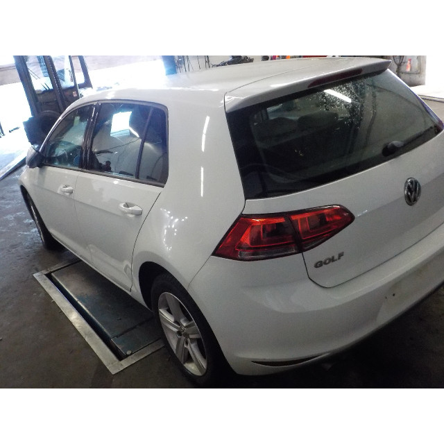 Alarmlicht schakelaar Volkswagen Golf VII (AUA) (2012 - 2020) Hatchback 2.0 TDI 16V (CRBC)