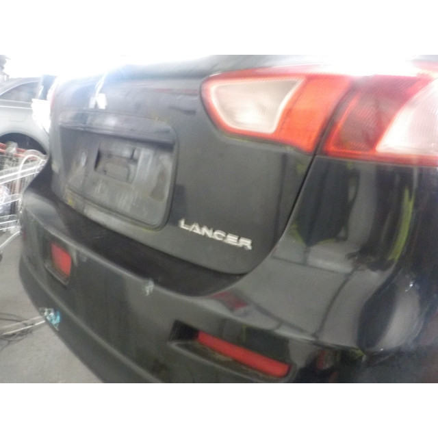 Veiligheidsgordel rechts voor Mitsubishi Lancer Sportback (CX) (2008 - 2010) Hatchback 2.0 DI-D 16V (BWC)