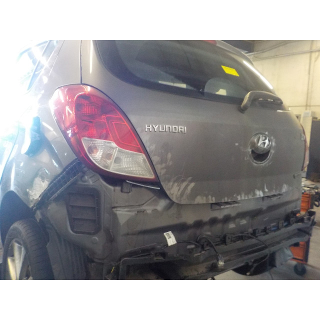 Veerpoot links voor Hyundai i20 (2008 - 2015) Hatchback 1.4 CRDi 16V (D4FC)