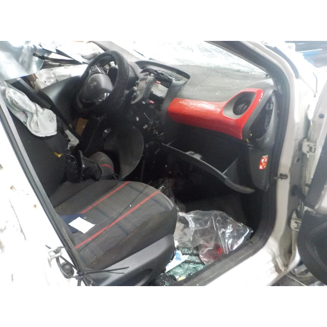 Binnenverlichting Peugeot 108 (2014 - heden) Hatchback 1.0 12V (1KRFE)