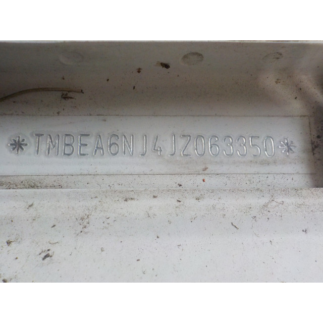Bumperbalk voor Skoda Fabia III (NJ3) (2014 - 2021) Hatchback 5-drs 1.0 12V (CHYA)