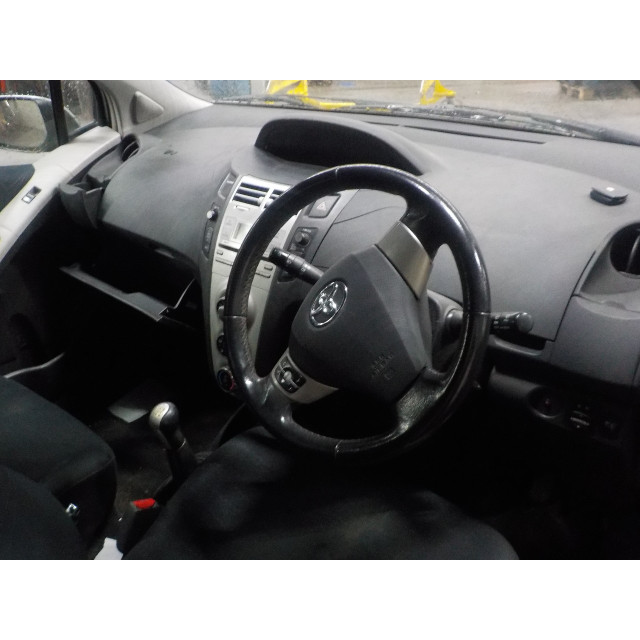 Slot mechaniek portier elektrisch centrale vergrendeling links voor Toyota Yaris II (P9) (2005 - 2010) Hatchback 1.3 16V VVT-i (2SZFE)