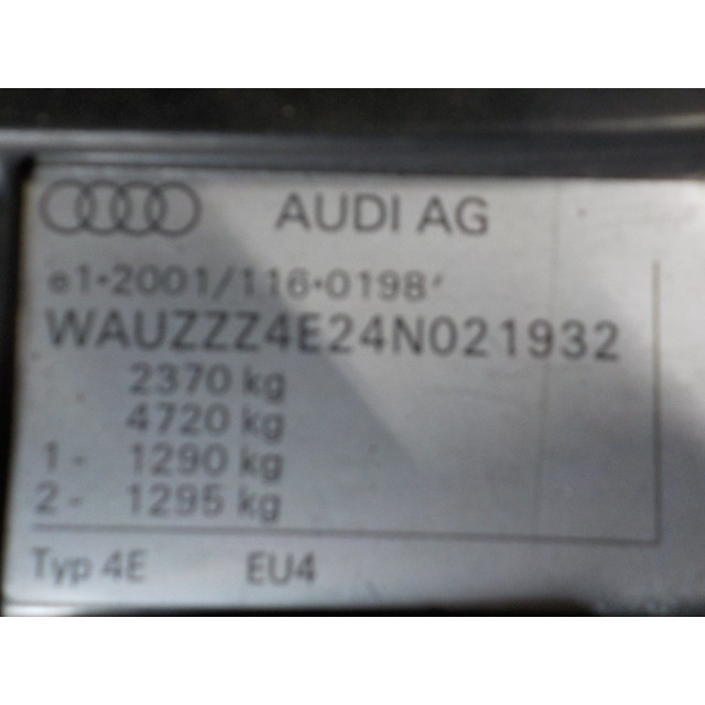 Aandrijfas rechts voor Audi A8 (D3) (2002 - 2006) Sedan 3.7 V8 40V Quattro (BFL)