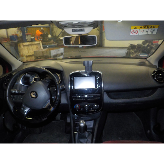 Veiligheidsgordel midden achter Renault Clio IV Estate/Grandtour (7R) (2012 - heden) Combi 5-drs 1.5 Energy dCi 90 FAP (K9K-608(K9K-B6))