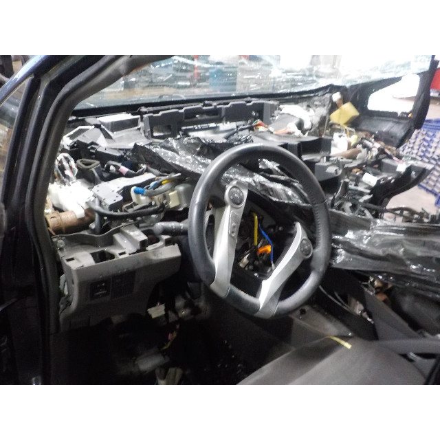Remklauw links voor Toyota Prius (ZVW3) (2008 - 2016) Hatchback 1.8 16V (2ZRFXE)