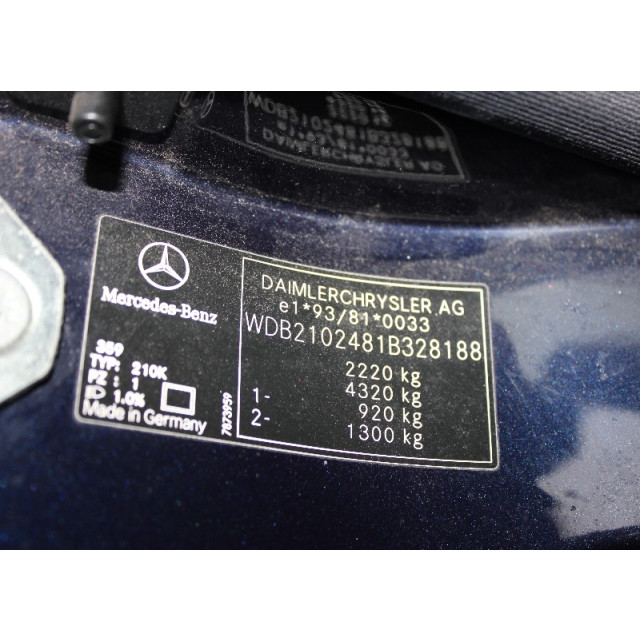 Achterlicht kofferdeksel achterklep rechts Mercedes-Benz E Combi (S210) (2000 - 2003) Combi 2.0 E-200K 16V (M111.957)
