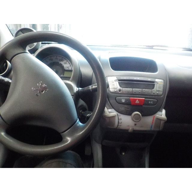 Koplamp links Peugeot 107 (2005 - 2014) Hatchback 1.0 12V (384F(1KR))