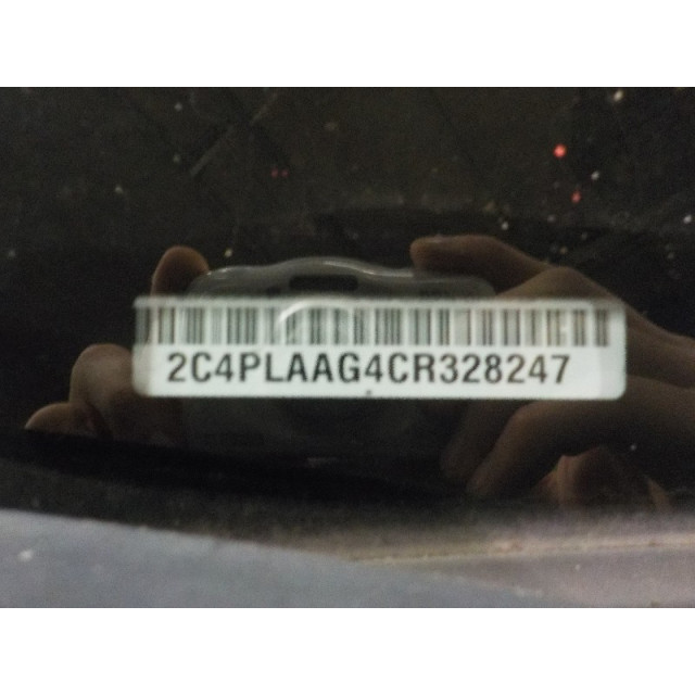 Veiligheidsgordel rechts voor Lancia Voyager (RT) (2011 - 2014) MPV 3.6 V6 (ERB)