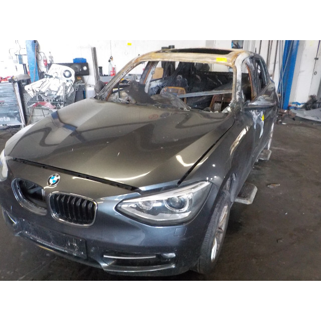 Wielnaaf links voor BMW 1 serie (F20) (2011 - 2015) Hatchback 5-drs 116i 1.6 16V (N13-B16A)