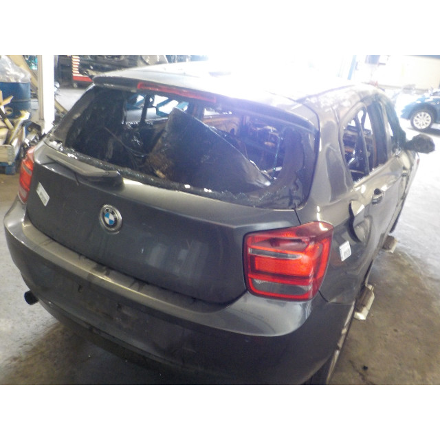 Wielnaaf links voor BMW 1 serie (F20) (2011 - 2015) Hatchback 5-drs 116i 1.6 16V (N13-B16A)
