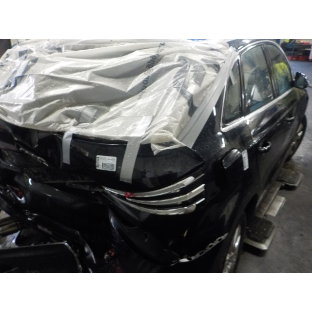 tussenbak4x4 Audi Q3 (8UB/8UG) (2011 - 2015) SUV 2.0 16V TFSI 170 Quattro (CCZC(Euro 5))