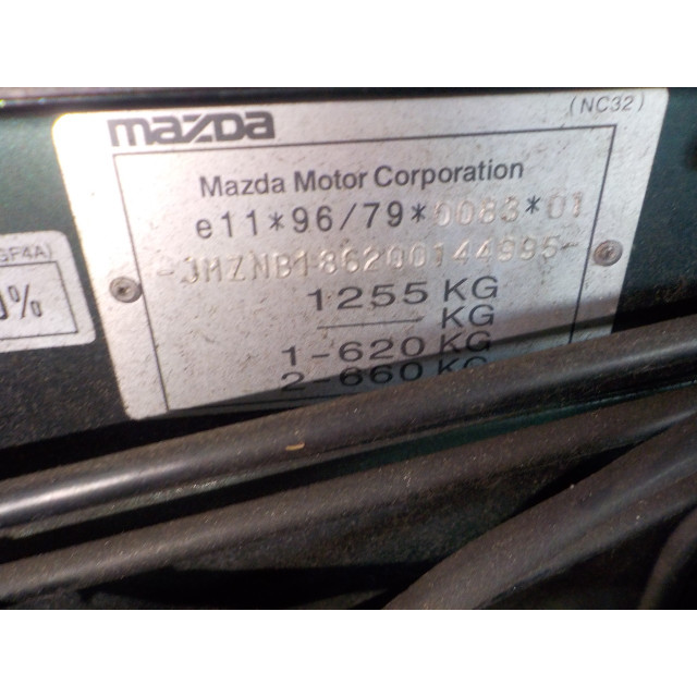 Aandrijfas links achter Mazda MX-5 (NB18/35/8C) (1998 - 2002) MX-5 (NB18) Cabrio 1.8i 16V (BPZE)