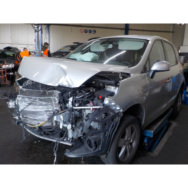 Voorfront Renault Scénic III (JZ) (2009 - 2016) MPV 2.0 16V CVT (M4R-F711)