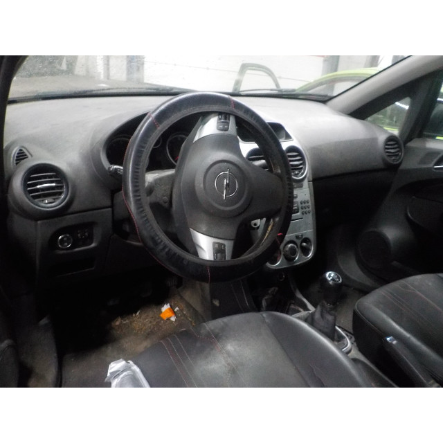Achterlicht links buiten Opel Corsa D (2011 - 2014) Hatchback 1.2 16V ecoFLEX Bi-Fuel (A12XER(Euro 5))