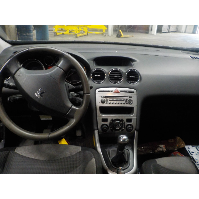 Voorscherm links Peugeot 308 (4A/C) (2007 - 2014) Hatchback 1.6 VTI 16V (EP6(5FW))