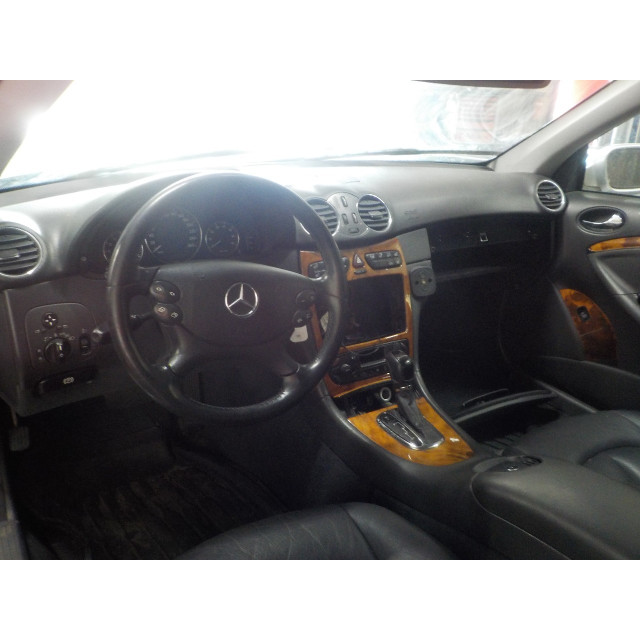 Spiegel buiten rechts elektrisch Mercedes-Benz CLK (W209) (2002 - 2009) Coupé 2.6 240 V6 18V (M112.912)