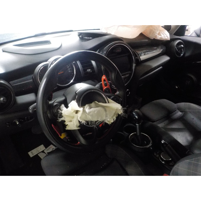 Veiligheidsgordel rechts voor Mini Mini (F56) (2013 - heden) Hatchback 3-drs 2.0 16V Cooper S (B48A20A)