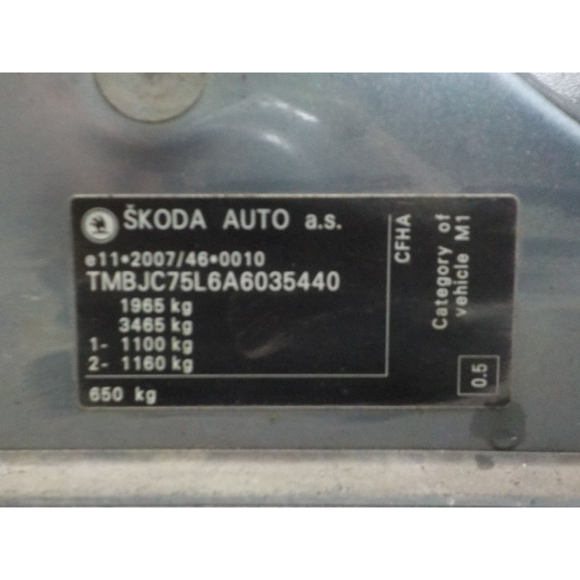 Slot mechaniek portier elektrisch centrale vergrendeling rechts achter Skoda Yeti (5LAC) (2009 - 2017) SUV 2.0 TDI 16V 4x4 (CFHA)