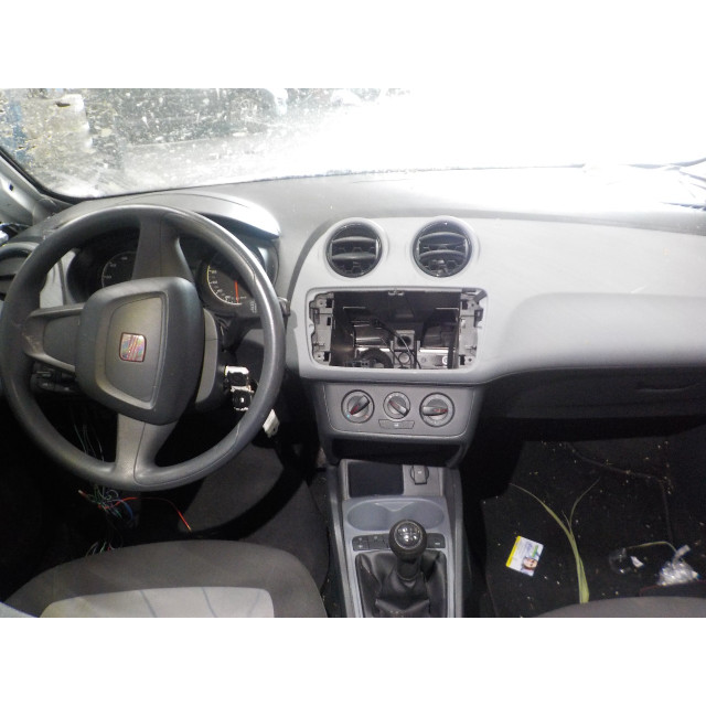 Spiegel buiten links Seat Ibiza IV (6J5) (2009 - 2011) Hatchback 5-drs 1.2 12V (CGPB)
