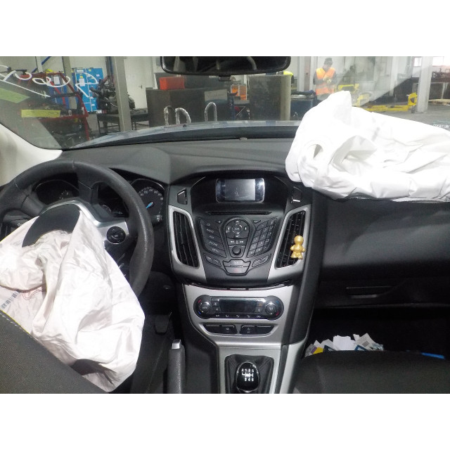 Cockpit Ford Focus 3 (2012 - 2018) Hatchback 1.0 Ti-VCT EcoBoost 12V 125 (M1DA(Euro 5))