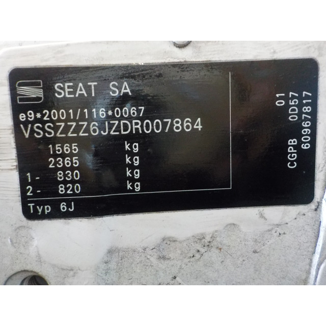 Spiegel buiten links Seat Ibiza ST (6J8) (2010 - 2015) Combi 1.2 12V (CGPB)