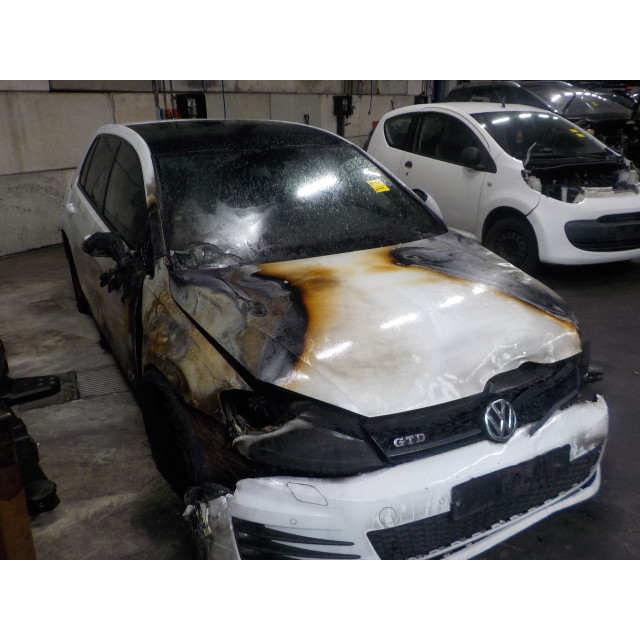 Ruitenwisserarm achterruit Volkswagen Golf VII (AUA) (2013 - 2020) Hatchback 2.0 GTD 16V (CUNA)