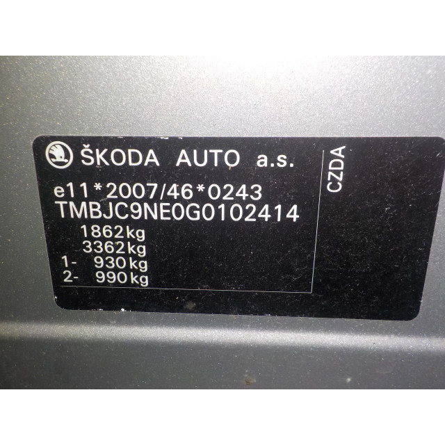 Afdekplaat Skoda Octavia Combi (5EAC) (2014 - 2020) Combi 5-drs 1.4 TSI 16V (CZDA(Euro 6))