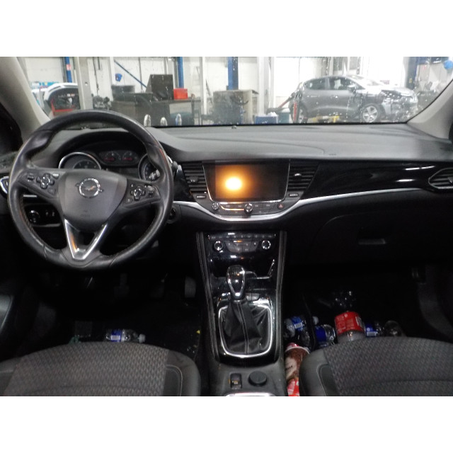 Ruitenwisserarm rechts voor Opel Astra K (2015 - 2022) Hatchback 5-drs 1.6 CDTI 110 16V (B16DTE(Euro 6))