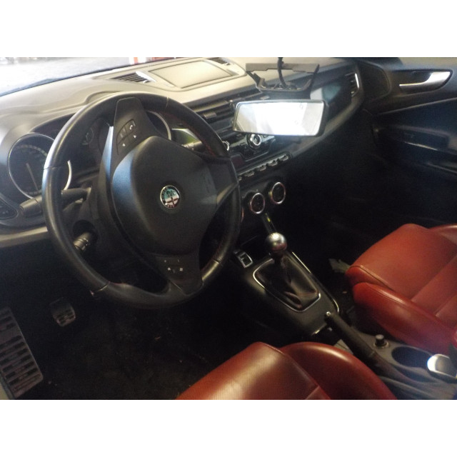 Stuur Alfa Romeo Giulietta (940) (2010 - 2018) Hatchback 1.4 TB 16V MultiAir (955.A.8000)