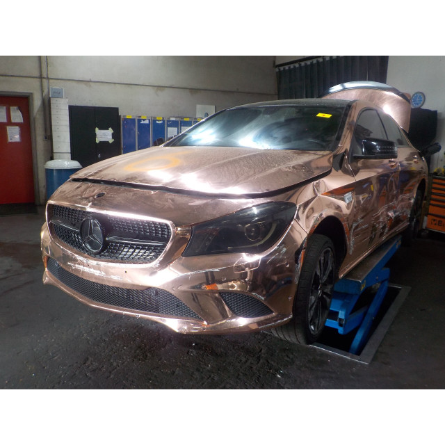 Dashboardkastje Mercedes-Benz CLA (117.3) (2013 - 2019) Sedan 1.6 CLA-200 16V (M270.910)