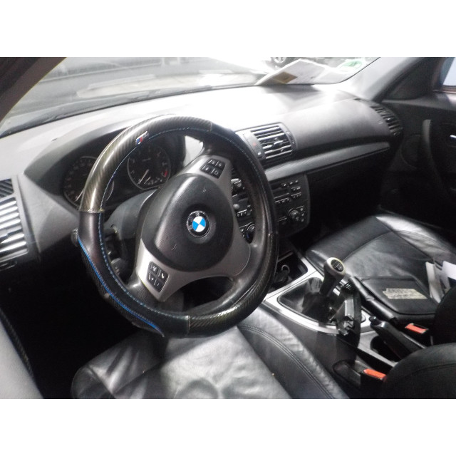 Portier links voor BMW 1 serie (E87/87N) (2004 - 2011) Hatchback 5-drs 116i 1.6 16V (N45-B16A)