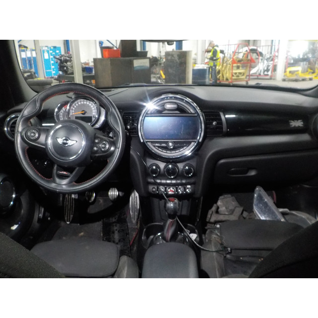 Dashboardkastje Mini Mini (F55) (2013 - heden) Hatchback 5-drs 1.5 12V Cooper (B38A15A)